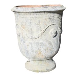 Materials of yesteryear: ENGINEERED STONE VASE GM H102