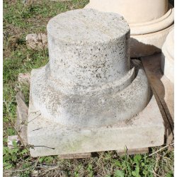 Materials of yesteryear: SMALL OLD BASE IN RECONSTITUTED STONE H35