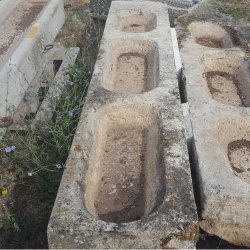 Materials of yesteryear: STONE TROUGH 3 BOWLS L220