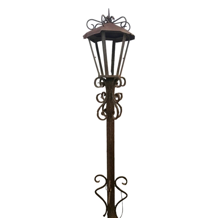 Matériaux d'Antan : LAMPADAIRE EN METAL ROUILLE