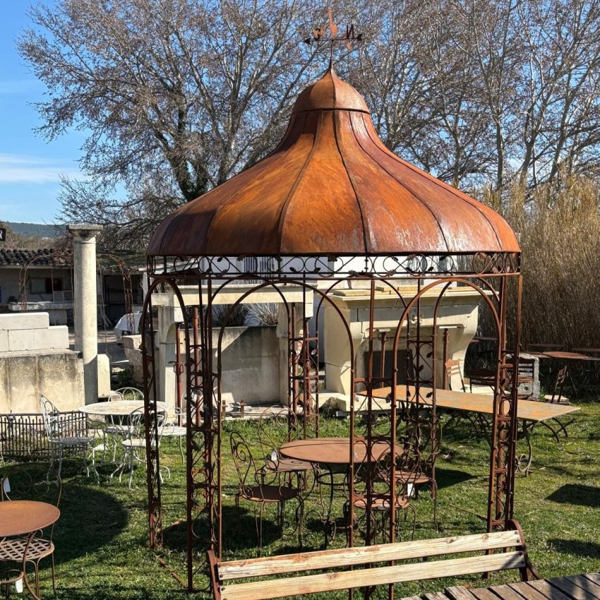 Materials of yesteryear: KIOSK ROUND LEAVES IRON H400
