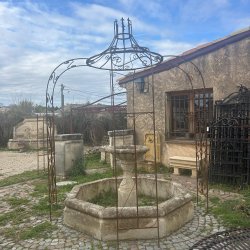 Materials of yesteryear: ROUND IRONWORK KIOSK H340