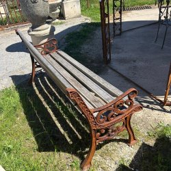 Materials of yesteryear: WOOD AND CAST IRON BENCH L155