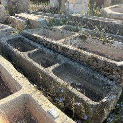Materials of yesteryear: STONE TROUGH 3 BOWLS L215