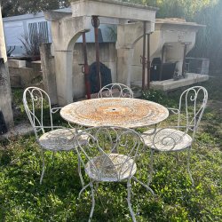Materials of yesteryear: TABLE AND CHAIRS SET WHITE IRONWORK H69