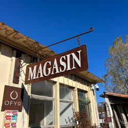 ENSEIGNE EN FER