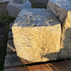 Materials of yesteryear: ANCIENT STONE DICE H42