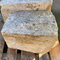 Materials of yesteryear: ANCIENT STONE DICE H42
