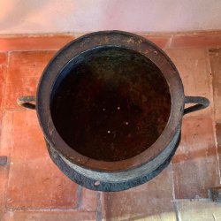 Materials of yesteryear: CAULDRON WITH H86 BASE