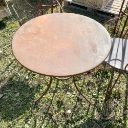 Materials of yesteryear: SMALL ROUND TABLE H75 D68