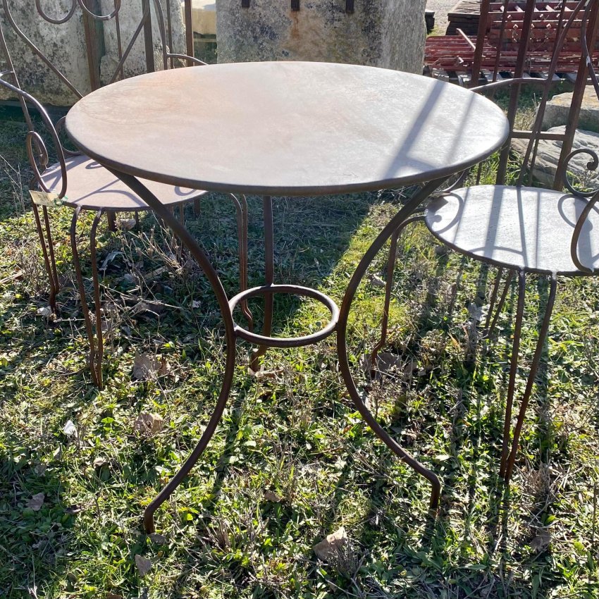 Materials of yesteryear: SMALL ROUND TABLE H75 D68