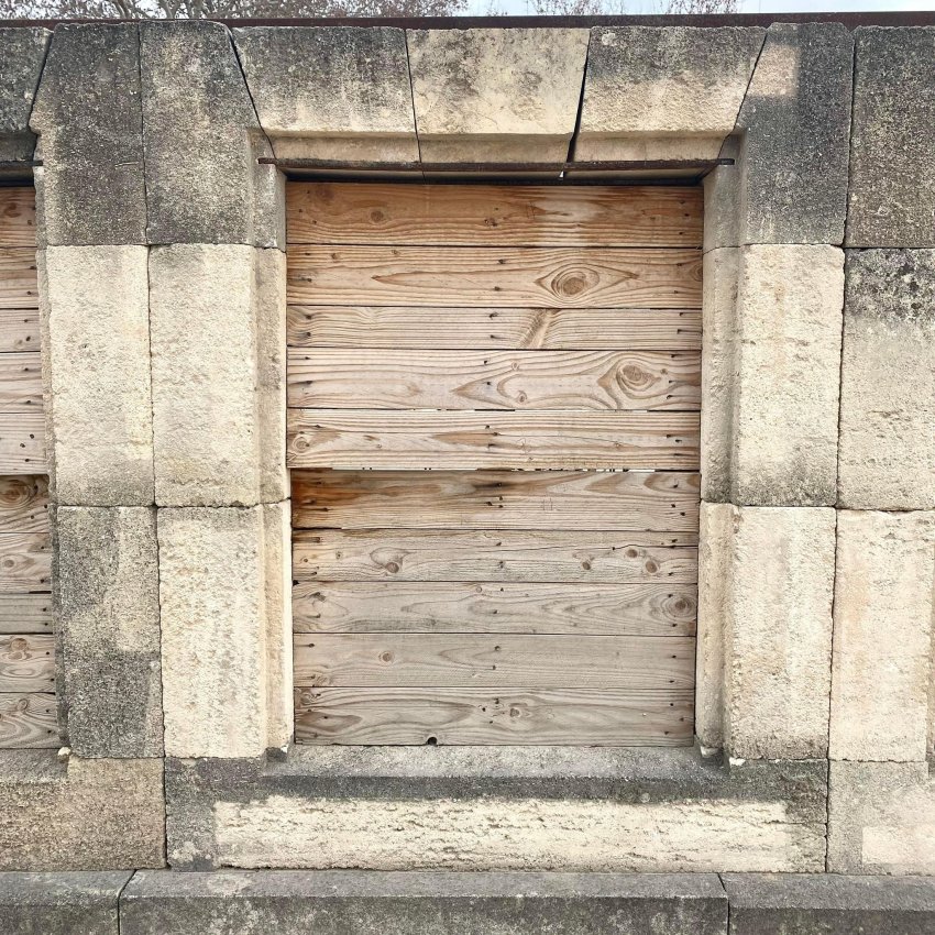 Materials of yesteryear: STONE WINDOW FRAME H153