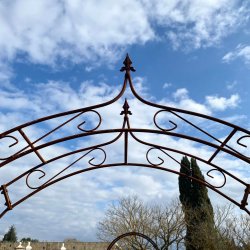 Materials of yesteryear: FLEUR DE LYS POINT ARCH H250